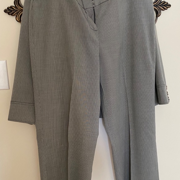 Larry Levine SIGNATURE Pantsuit - Picture 10 of 12